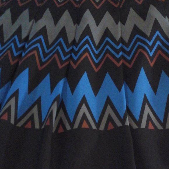 Skirt, zig-zag pattern, NWT 18 - Picture 1 of 4